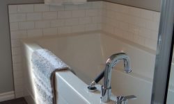 Bien faire le joint autour du bain