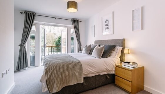 bedroom-5772286_1280-ConvertImage