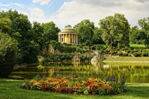 Temple et jardin
