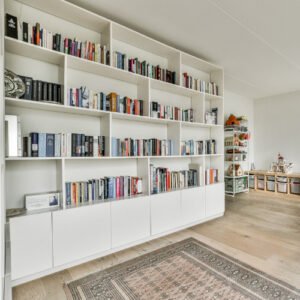 Bibliothèque sue mesure dans un salon
