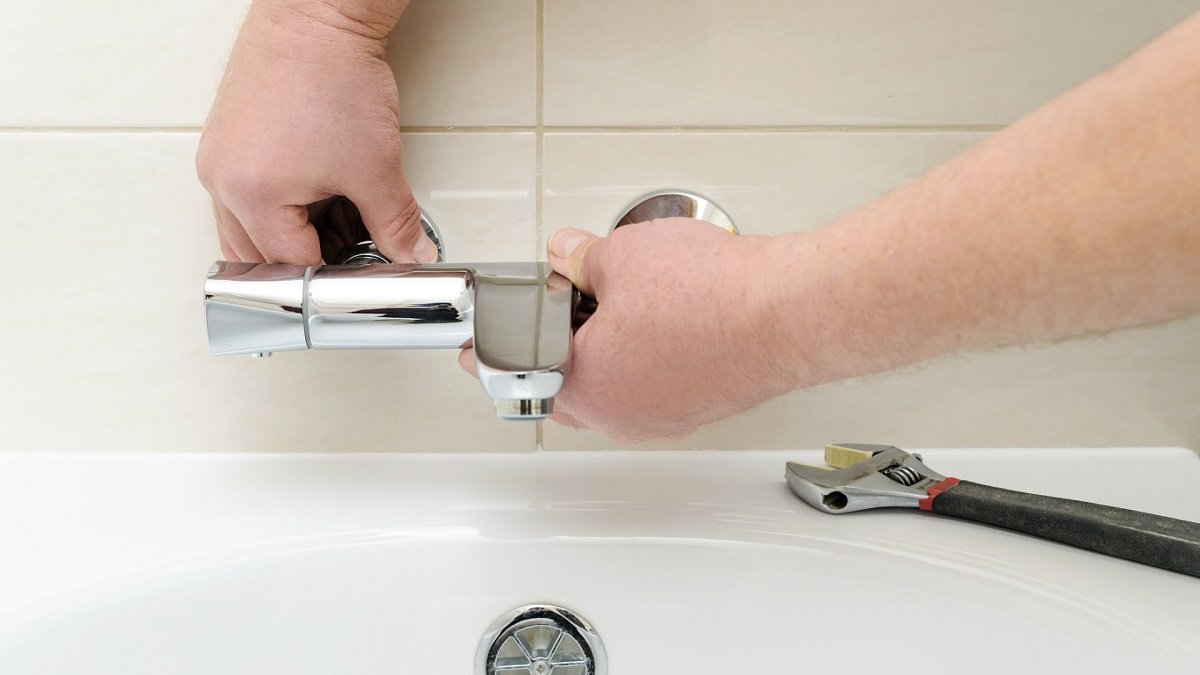 reparer-un-robinet-qui-fuit