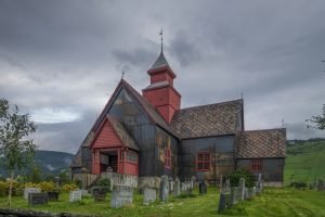 Quelles sont les couleurs a associer avec le vert fonce pour une decoration tendance
