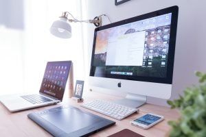 découvrez des idées de conception de petites cuisines pour maximiser l'espace, les rangements et le style dans votre intérieur avec notre guide de design de cuisine compacte.