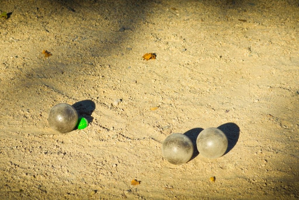 construire-terrain-pétanque-chez-soi