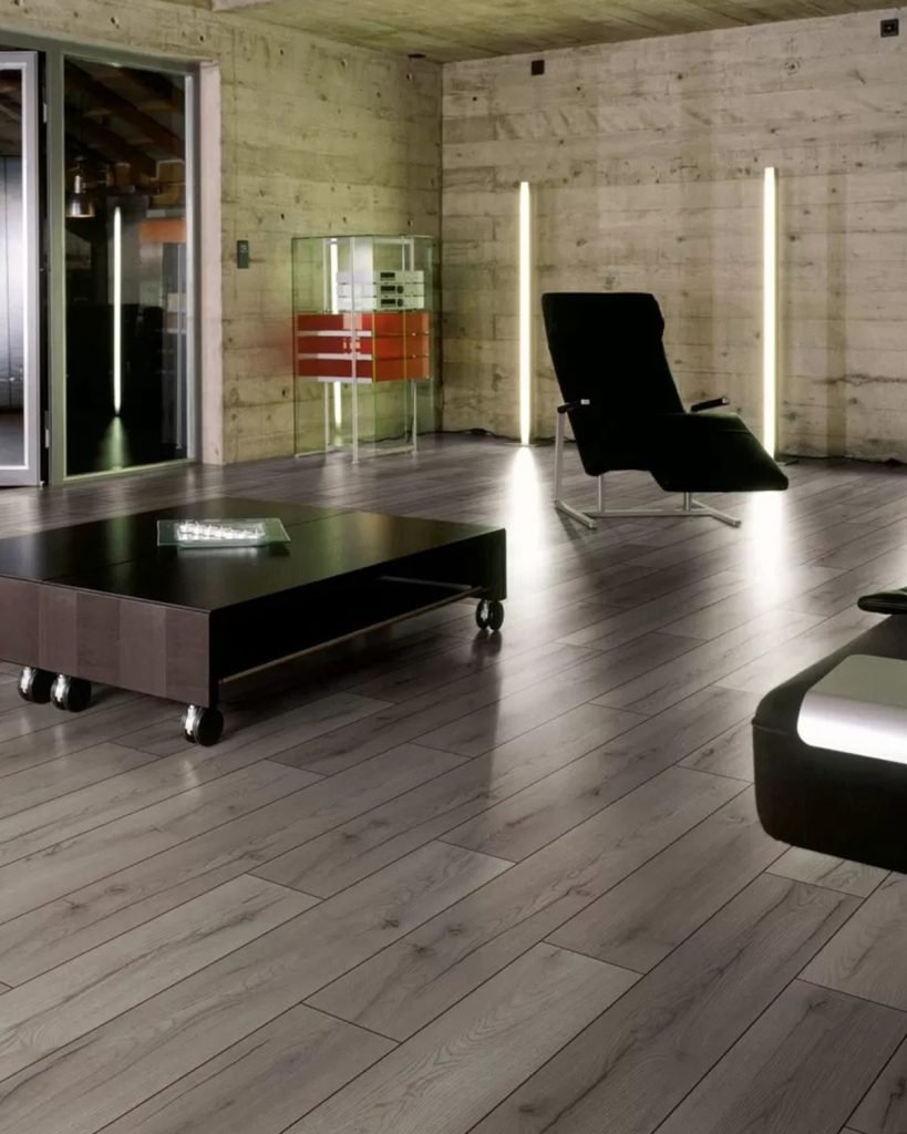 découvrez le sol stratifié moderne kronotex, alliant style contemporain et durabilité. idéal pour sublimer votre intérieur, il offre une large gamme de motifs et de couleurs, tout en étant facile à entretenir. révélez le potentiel de votre espace avec kronotex !