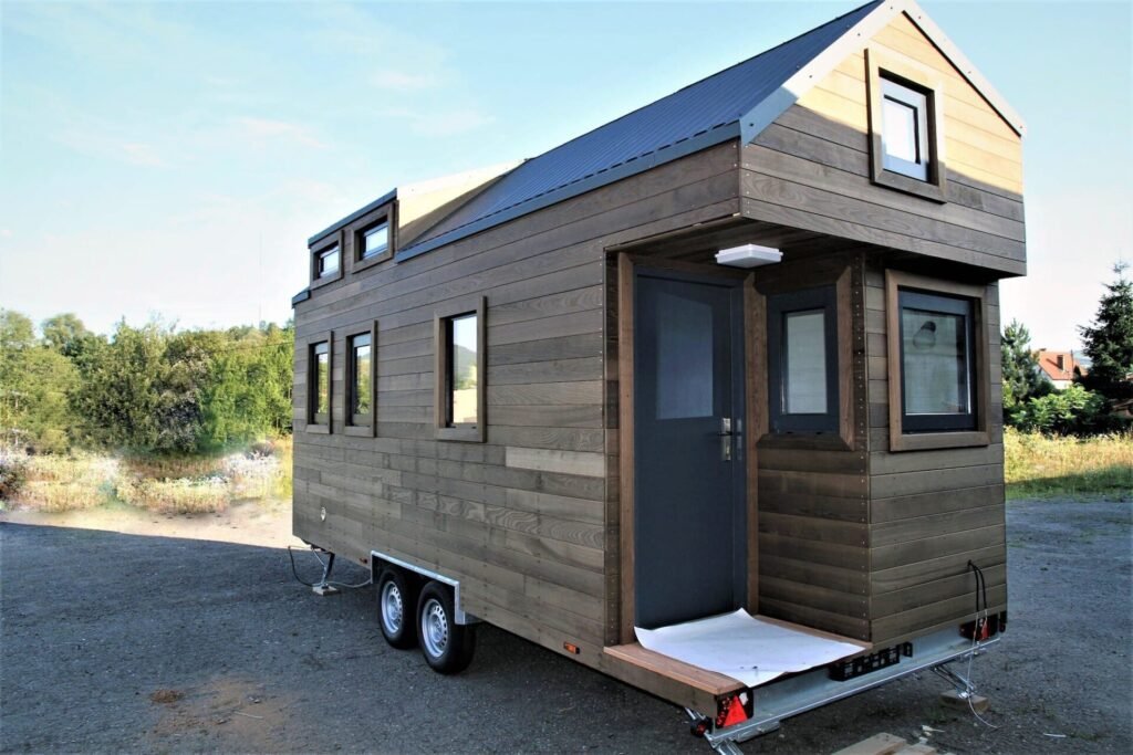 découvrez nos tiny houses écologiques en bigouden, où l'harmonie avec la nature rencontre le confort moderne. profitez d'un mode de vie durable tout en explorant la beauté des paysages bretons. idéales pour une escapade sereine ou une résidence permanente, ces maisons compactes allient design innovant et respect de l'environnement.