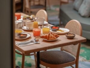 découvrez l'élégance et le charme du design hôtel miss fuller, votre refuge idéal au cœur de la ville. profitez d'un cadre unique alliant modernité et confort pour un séjour inoubliable.