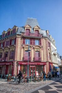 découvrez notre appartement idéal pour les familles en voyage, offrant espace, confort et proximité des attractions touristiques. profitez de moments inoubliables avec vos proches dans un cadre chaleureux et accueillant.