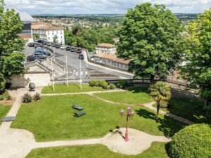 découvrez mercure angoulême, votre hôtel de choix au cœur de la ville, alliant confort moderne et charme local. profitez d'un séjour inoubliable avec des services de qualité, à proximité des attractions culturelles et historiques. idéal pour les voyageurs d'affaires et de loisirs.