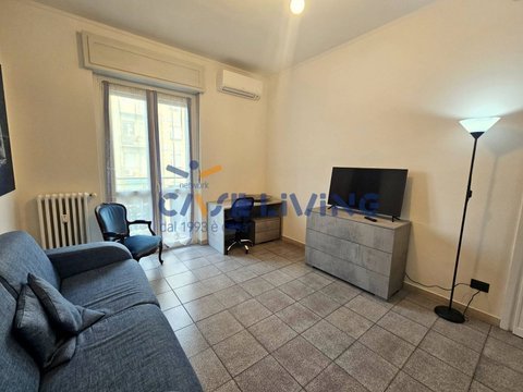 découvrez cet appartement de 44 m² à milan, alliant un design nordique et rétro. profitez d'un espace élégant et confortable, idéal pour un séjour mémorable dans la capitale de la mode.