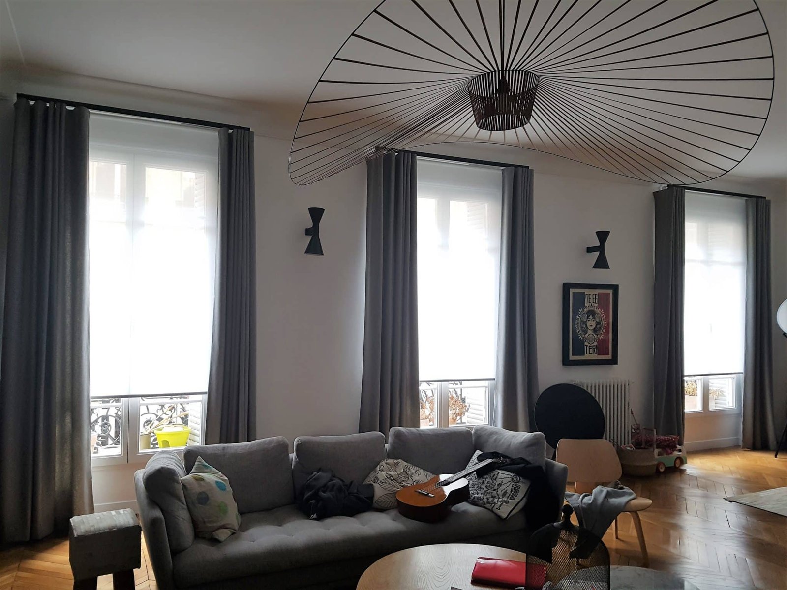 découvrez un appartement parisien délicat, alliant charme et élégance au cœur de la ville lumière. profitez d'un espace raffiné, décoré avec goût, idéal pour une escapade romantique ou un séjour culturel. laissez-vous séduire par l'atmosphère unique de cet havre de paix, à proximité des attractions emblématiques de paris.