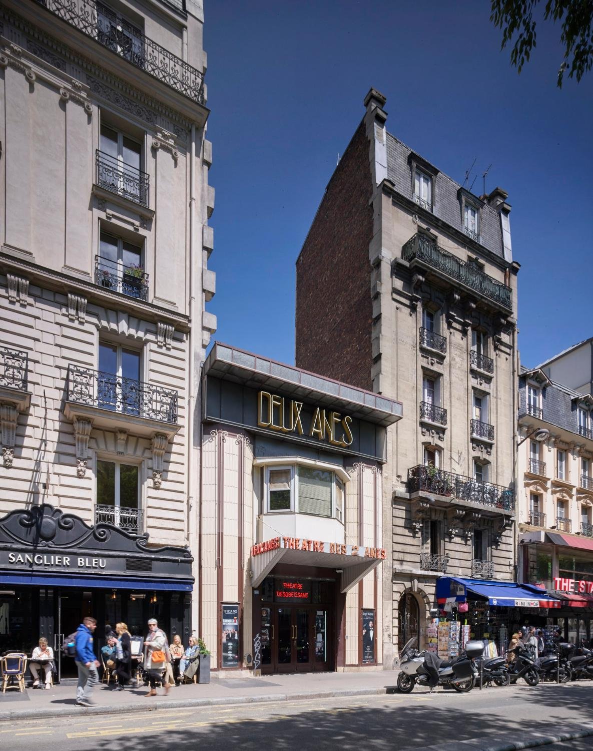 L'âne bleu : un studio d'architecture intérieure qui fait entrer le soleil 3 découvrez l'univers d'âne bleu architecture, où design innovant et respect de l'environnement se rencontrent pour créer des espaces uniques et durables. explorez notre expertise en architecture contemporaine et laissez-vous inspirer par nos projets créatifs.