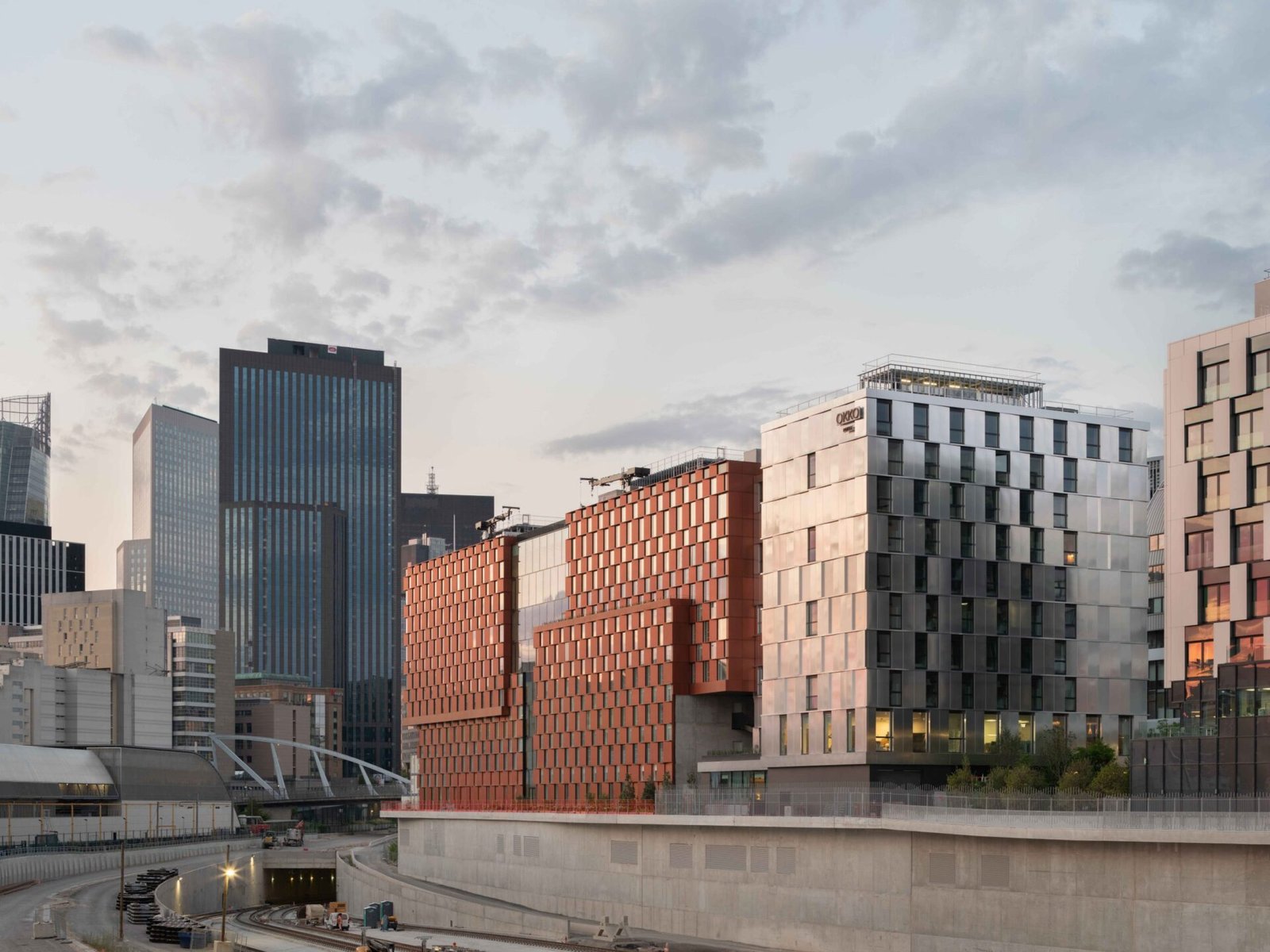 découvrez comment l'offensive décoration intérieure transforme votre espace en un havre de paix et de style. explorez des astuces, des tendances et des idées créatives pour sublimer votre intérieur et créer une atmosphère unique et accueillante.