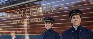 découvrez le voyage intemporel entre le glamour de l'orient express et la douceur de vivre à l'italienne. plongez dans un univers où le luxe rencontre la culture et laissez-vous séduire par les paysages enchanteurs et l'élégance d'un voyage inoubliable.