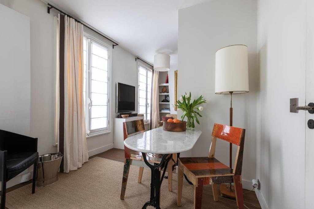 découvrez un appartement design exceptionnel à saint-germain, alliant élégance contemporaine et charme parisien. profitez d'un espace de vie raffiné, idéal pour une expérience urbaine unique au cœur de l'un des quartiers les plus prisés de paris.