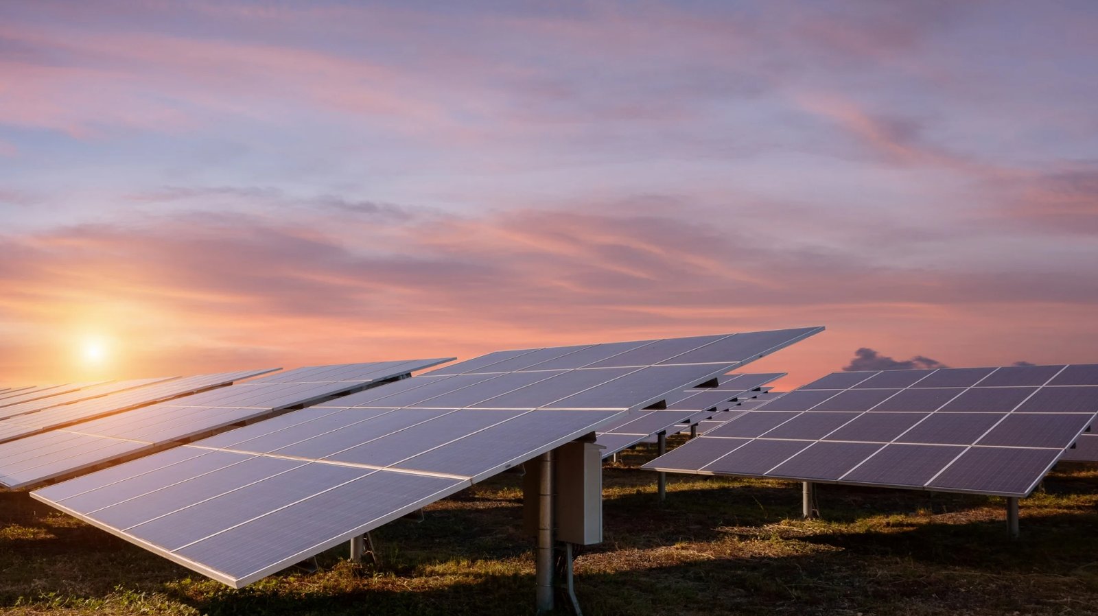 Le soleil de La Réunion produit de l’électricité photovoltaïque... pourquoi on ne l’utilise pas encore à 100 % ? 5 des panneaux photovoltaiques La Reunion