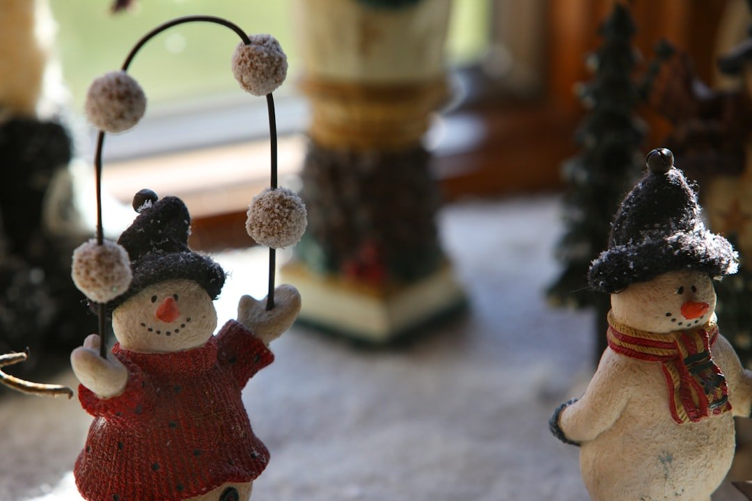 découvrez des décorations de noël tricotées à la main, parfaites pour apporter une touche chaleureuse et personnalisée à votre sapin et votre intérieur durant les fêtes.