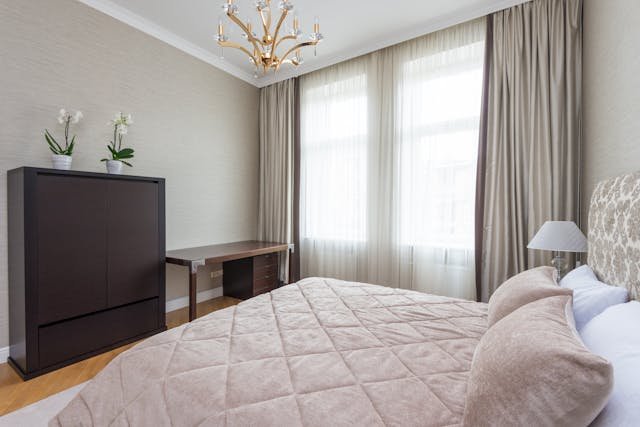 Tringles à rideaux : styles, finitions et leurs impacts sur votre déco pexels heyho 7061070