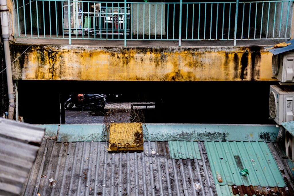 toiture ondulée : découvrez les avantages des matériaux ondulés pour une couverture résistante, légère et durable, parfaite pour vos projets de construction et rénovation.