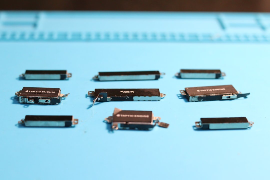 Guide d’achat d’une agrafeuse cloueuse électrique 1 agrafeuse électrique pour ongles : outil performant pour fixer rapidement et solidement vos revêtements d’ongles avec précision et facilité.