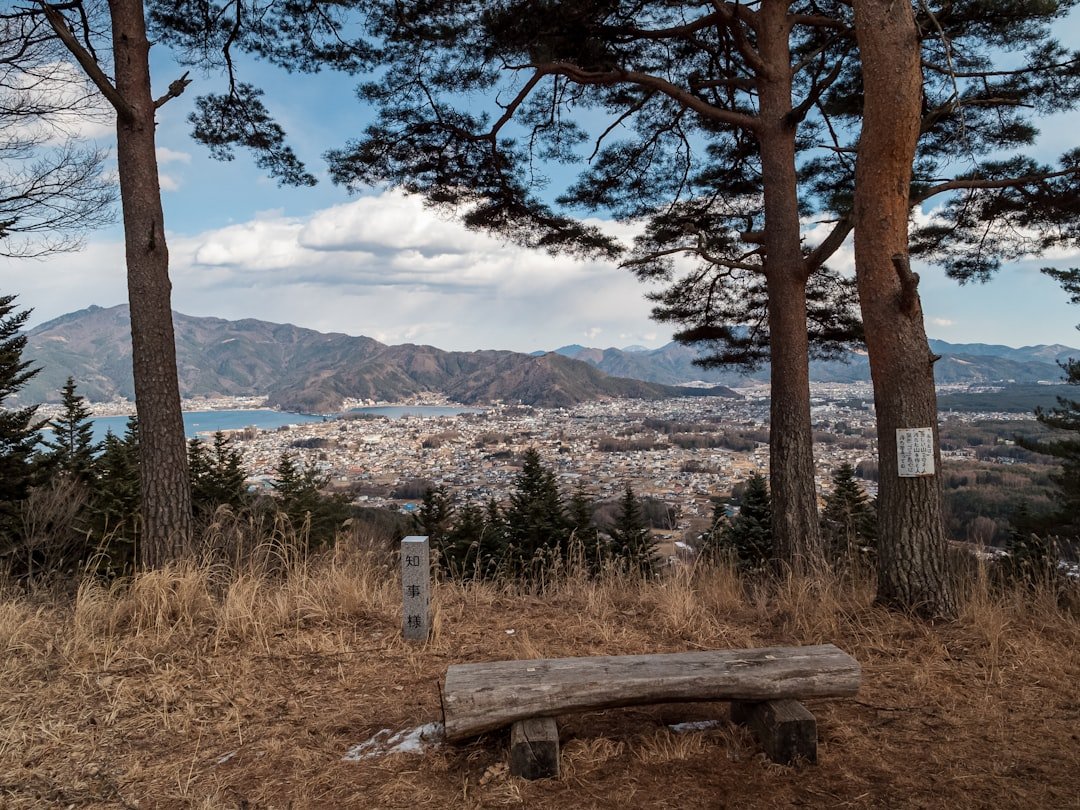 découvrez notre banc de méditation ergonomique, conçu pour améliorer votre posture et favoriser un moment de calme et de concentration lors de vos séances de méditation.