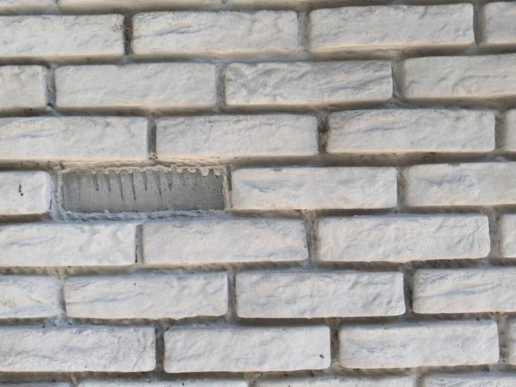 Guide de fabrication d’un poteau de brique en béton armé colonne en briques en béton armé offrant une résistance et une durabilité optimales pour vos constructions.