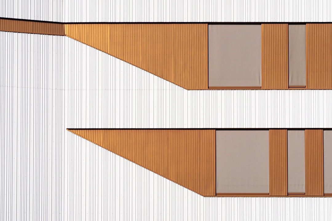 lame de coupe pour plaques de plâtre offrant précision et durabilité pour des travaux de finition efficaces.