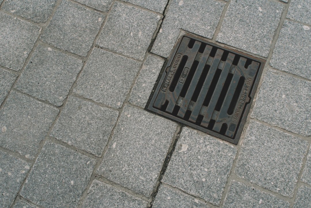 Réaliser un drainage efficace pour terrain humide : étapes pratiques 3 découvrez des solutions efficaces pour un drainage optimal, assurant la prévention des infiltrations et la protection durable de vos infrastructures.