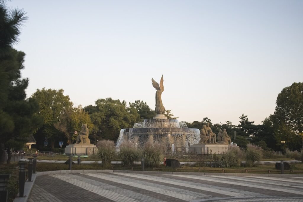 installation de fontaine de jardin : ajoutez une touche d'élégance et de sérénité à votre extérieur avec nos services professionnels d'installation de fontaines décoratives.