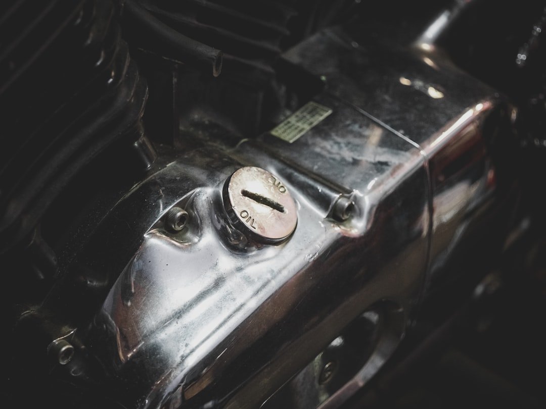 apprenez à régler le carburateur de votre tondeuse à gazon pour un fonctionnement optimal et une meilleure performance.