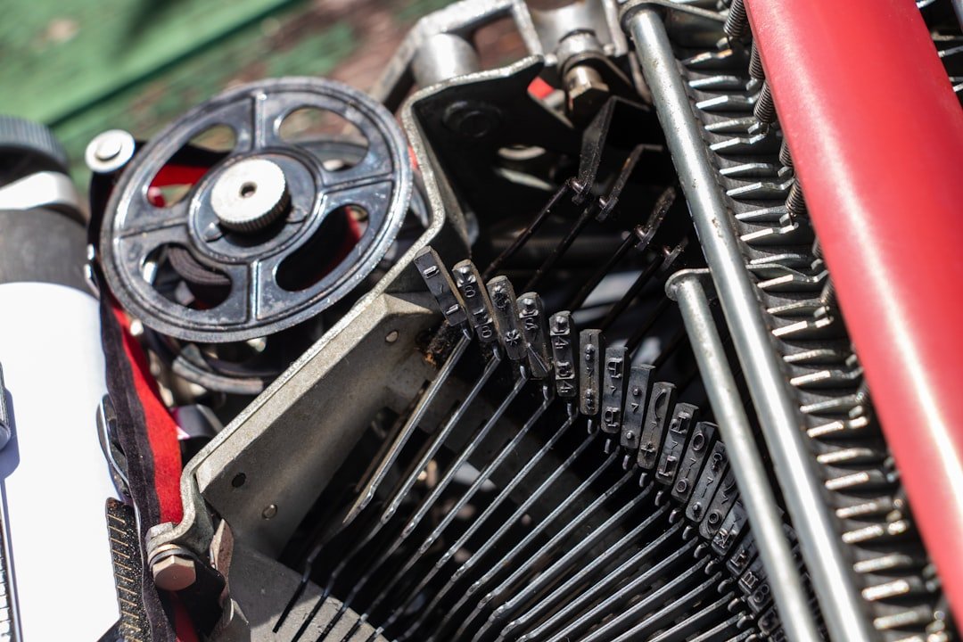 apprenez comment régler le carburateur de votre tondeuse à gazon pour optimiser ses performances et garantir un fonctionnement efficace.