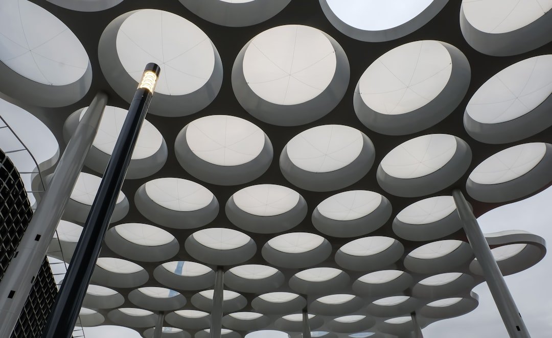 installation de plafond en polystyrène : découvrez nos solutions faciles et rapides pour un intérieur élégant et isolant.