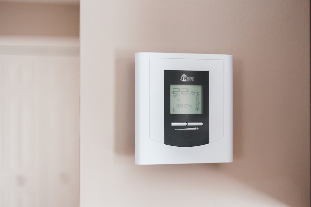 découvrez comment configurer facilement votre thermostat programmable pour optimiser le confort de votre maison et réaliser des économies d'énergie.