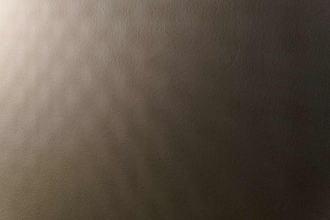 découvrez nos solutions efficaces d'insonorisation pour réduire le bruit et améliorer le confort acoustique de votre espace.