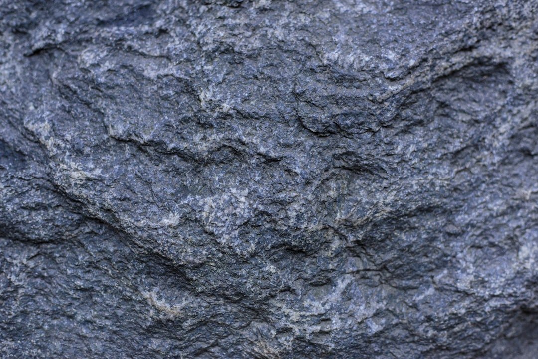 Construction d’un muret en parpaings de qualité 1 découvrez les techniques de construction de murs en parpaings pour des structures solides et durables, adaptées à tous vos projets de bâtiment.