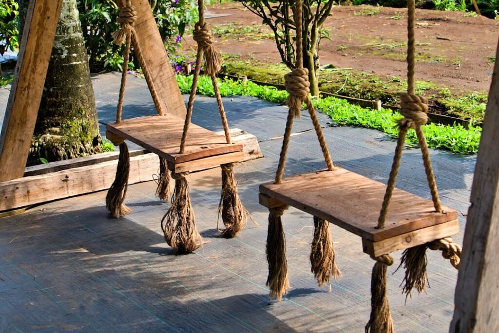 Fabriquer un escabeau de jardin sans outils professionnels découvrez comment fabriquer un marchepied de jardin diy pratique et élégant pour faciliter vos travaux de jardinage tout en ajoutant une touche personnalisée à votre espace extérieur.