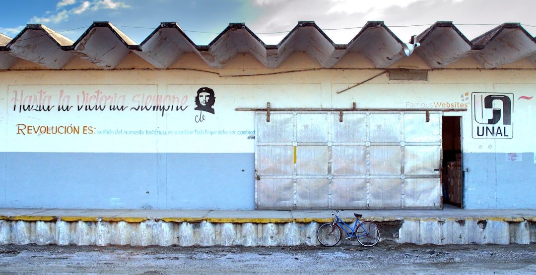 découvrez notre gamme de portes coulissantes élégantes et pratiques, idéales pour optimiser l'espace et moderniser votre intérieur.