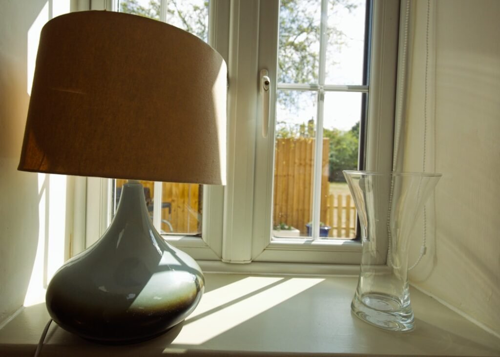 découvrez notre collection unique de lampes en forme de vase, alliant élégance et fonctionnalité pour illuminer votre intérieur avec style.