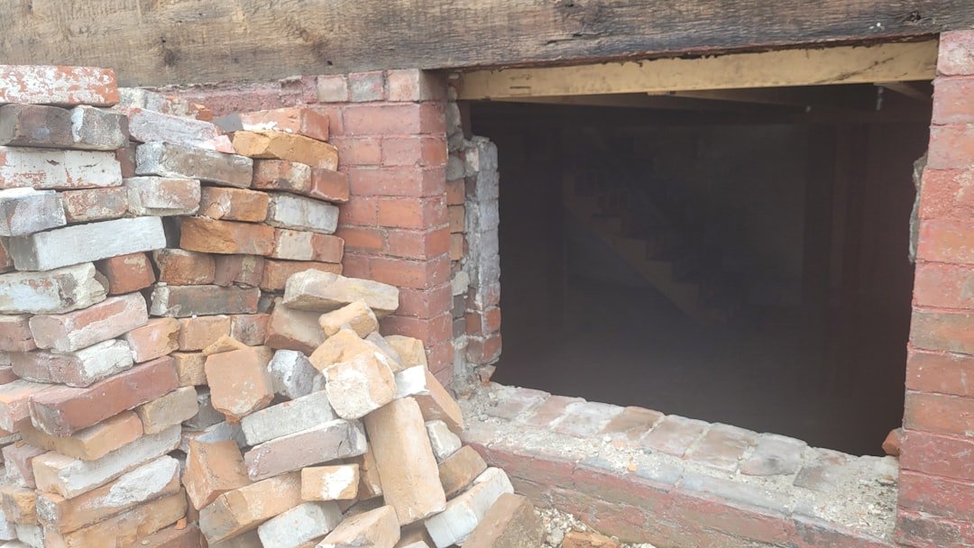 découvrez notre sélection de fenêtres pour sous-sol, conçues pour apporter lumière naturelle, sécurité et isolation à votre espace en dessous de la maison.