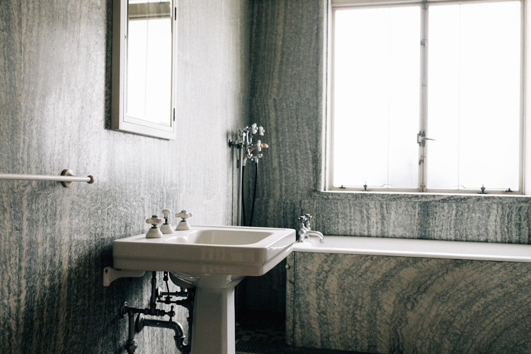 conseils pratiques pour carreler votre baignoire : guide étape par étape pour un résultat professionnel et durable.