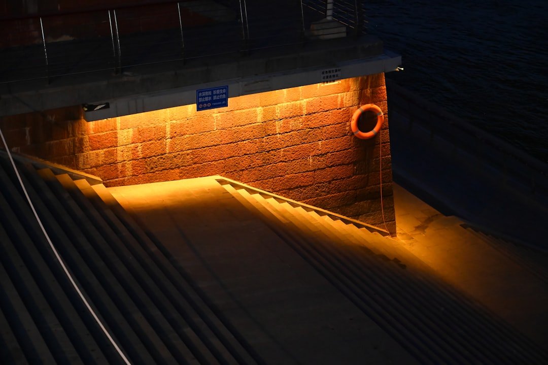 découvrez nos services professionnels d'installation de linteaux pour garantir la solidité et la sécurité de vos constructions.