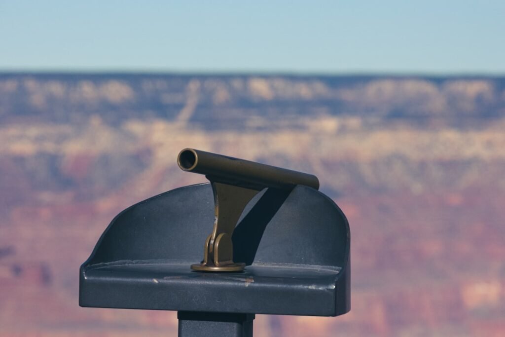 découvrez la caméra sténopé, un appareil photo simple sans objectif qui capture des images uniques grâce à un petit trou, parfait pour les amateurs de photographie créative.