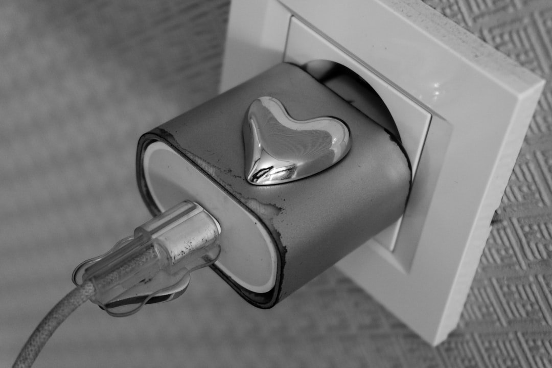 guide complet pour le câblage des prises électriques : sécurité, étapes à suivre et conseils pratiques pour une installation fiable et conforme.