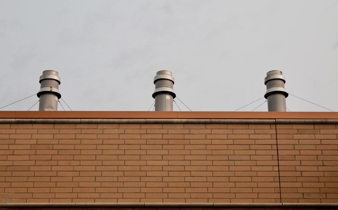 Tuber conduit fumée : guide pratique 2 découvrez notre conduit de fumée performant, conçu pour assurer une excellente évacuation des fumées et garantir la sécurité de votre installation de chauffage.