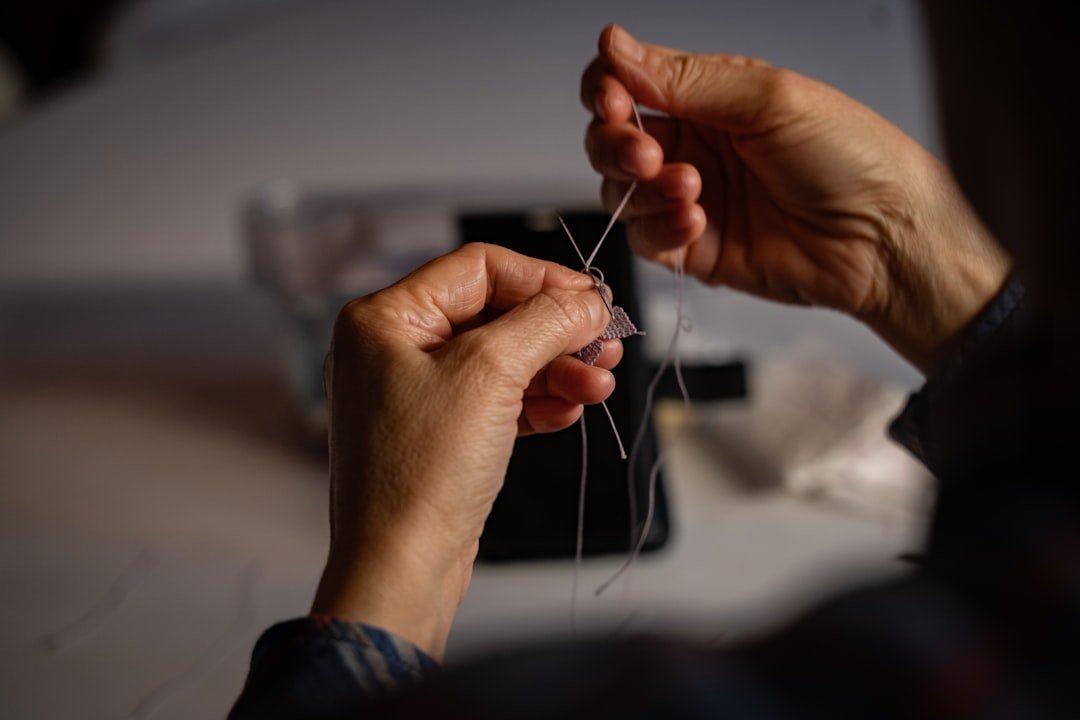 découvrez les techniques de taraudage et de filetage pour réaliser des assemblages mécaniques précis et durables. guide complet pour débutants et professionnels.