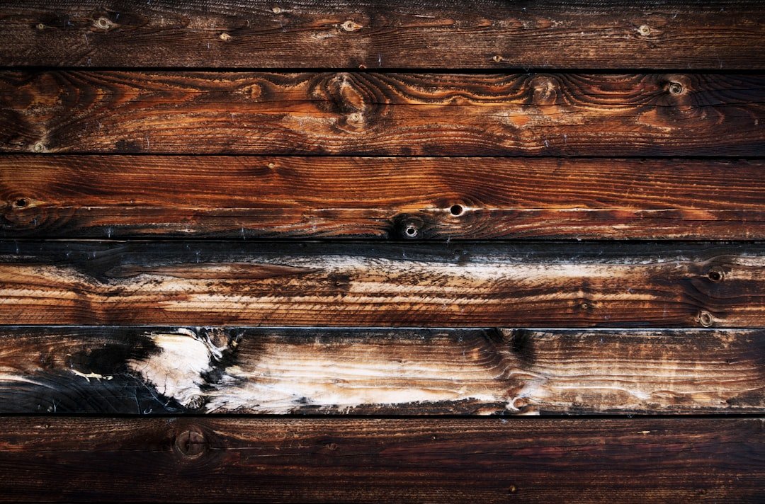 découvrez des méthodes efficaces pour éliminer les taches de goudron rapidement et facilement sur vos vêtements et surfaces.