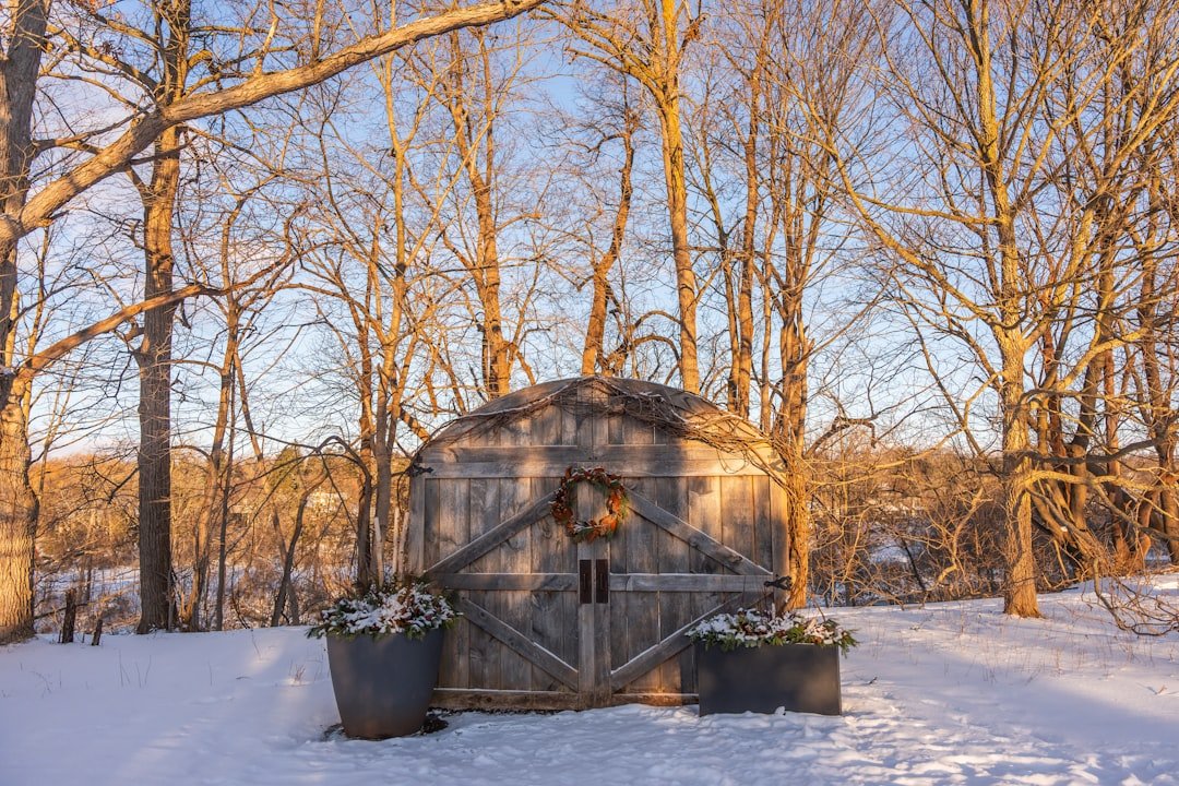 découvrez notre jardinière en bois élégante et durable, parfaite pour embellir votre espace intérieur ou extérieur avec une touche naturelle.