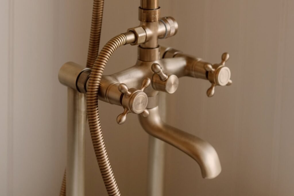 convertisseur mélangeur bain/douche : transformez facilement votre installation pour un confort optimal et une utilisation pratique au quotidien.