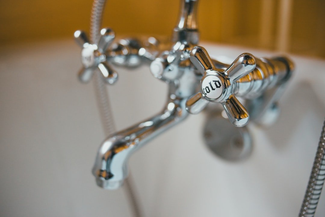 convertisseur pour robinet de baignoire/douche : facilitez la transformation de votre installation de bain en douche avec notre solution pratique et efficace.
