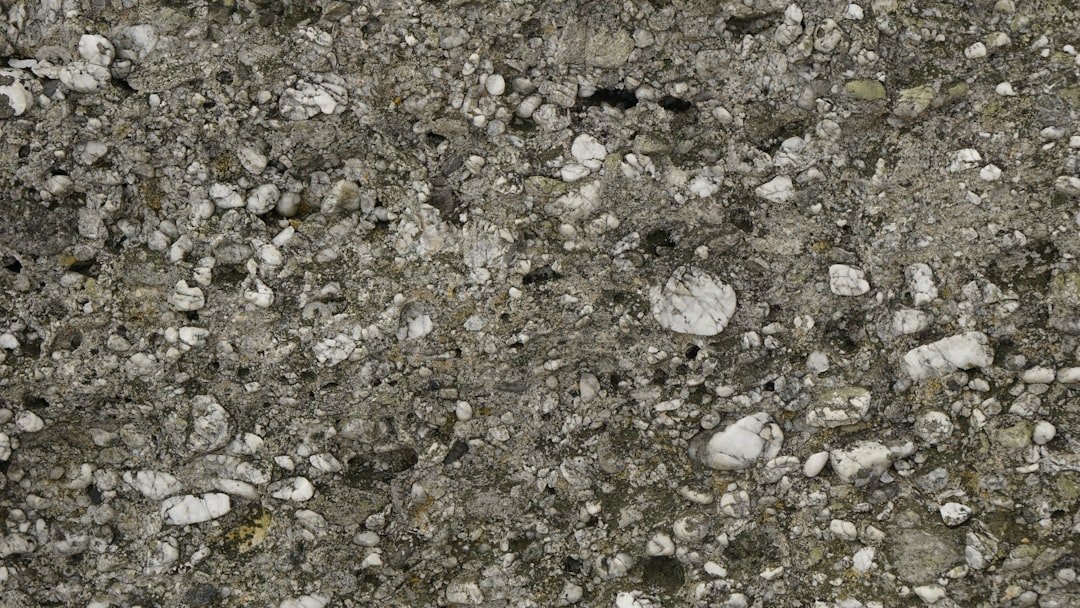 découvrez le ciment de chape, une solution idéale pour réaliser des sols solides et durables, assurant une surface parfaitement lisse et prête à recevoir tous types de revêtements.
